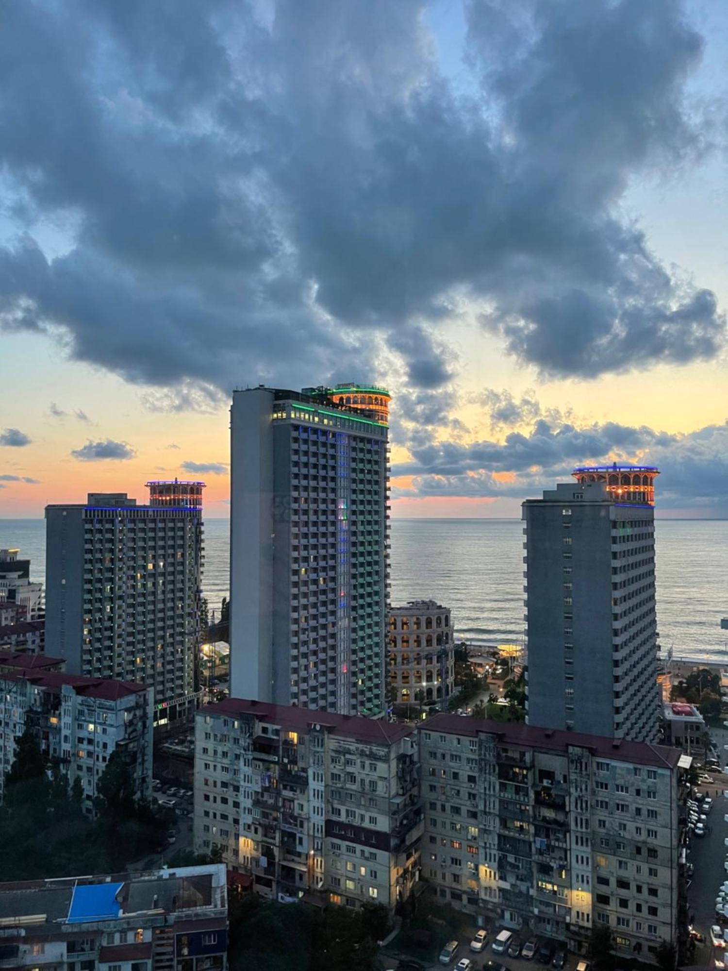 Green House Batumi Apartment Екстериор снимка